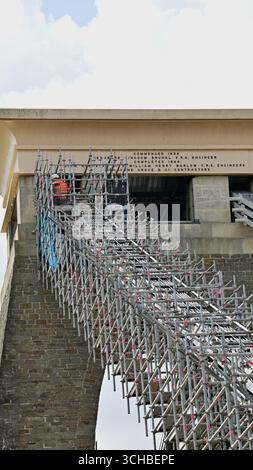 Bristol, Großbritannien. September 2025. Arbeiter, die wichtige Reparaturen an der weltberühmten Clifton Suspension mitbringen. Die Brücke ist am freitag, den 5. September für 3 Tage für den gesamten Verkehr geschlossen. Bildnachweis: Robert Timoney/Alamy Live News Stockfoto
