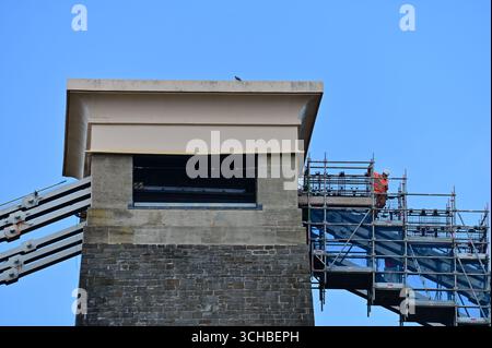 Bristol, Großbritannien. September 2025. Arbeiter, die wichtige Reparaturen an der weltberühmten Clifton Suspension mitbringen. Die Brücke ist am freitag, den 5. September für 3 Tage für den gesamten Verkehr geschlossen. Bildnachweis: Robert Timoney/Alamy Live News Stockfoto