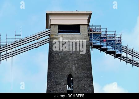 Bristol, Großbritannien. September 2025. Arbeiter, die wichtige Reparaturen an der weltberühmten Clifton Suspension mitbringen. Die Brücke ist am freitag, den 5. September für 3 Tage für den gesamten Verkehr geschlossen. Bildnachweis: Robert Timoney/Alamy Live News Stockfoto
