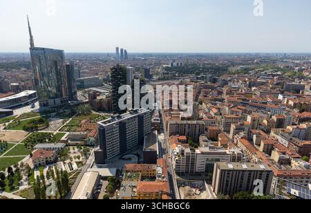 Roma, Italien. Juli 2022. Foto Stefano Porta/LaPresse 11-08-2022 Milano, Italia - Cronaca - Panoramiche e Skyline della città di Milano Nella Foto: BAM, Porta nuova e quartiere Isola visti dal 38 Piano della Regione Lombardia 11. August 2022 Mailand Italien - Nachrichten - Panoramablick und Skyline der Stadt Mailand Credit: LaPresse/Alamy Live News Stockfoto