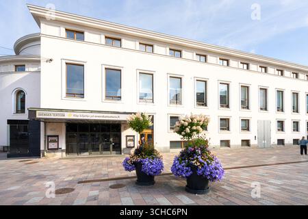 Helsinki, Finnland. August 2025. Außenansicht des Svenska Teatern im Stadtzentrum Stockfoto
