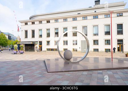 Helsinki, Finnland. August 2025. Außenansicht des Svenska Teatern im Stadtzentrum Stockfoto