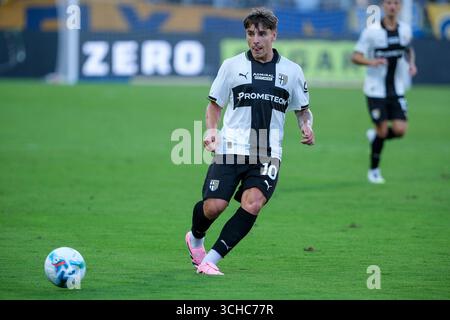 Adrian Bernabe von Parma Calcio 1913 während des Fußballspiels zwischen Parma Calcio 1913 und Atalanta BC 1907, MD2 der Serie A Enilive italienischer Fußball cham Stockfoto