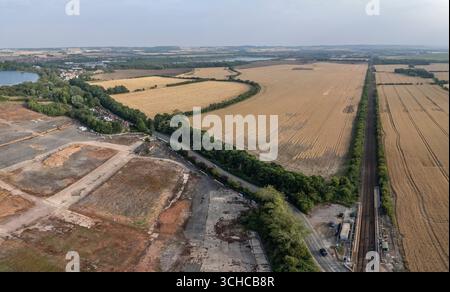 Blick aus der Vogelperspektive ca. südöstlich (von oberhalb der Station Kempston Hardwick) auf den geplanten Freizeitpark der Universal Studios in der Nähe von Bedford, Großbritannien. Stockfoto