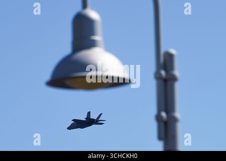Toronto, Kanada. 31. August 2025. Die Lockheed Martin F-35 Lightning II, eine kraftvolle Darstellung der Fähigkeiten der fünften Generation auf der Canadian International Air Show. Am 31. August 2025 in Toronto, Kanada. (Foto: Leonardo Ramirez/Eyepix Group/SIPA USA) Credit: SIPA USA/Alamy Live News Stockfoto