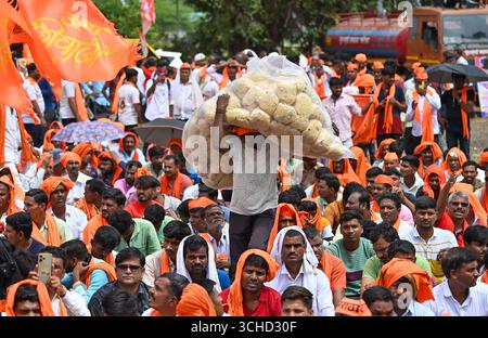 MUMBAI, INDIEN – 1. SEPTEMBER: Unterstützer und Mitglieder der Maratha-Gemeinschaft versammelten sich in Azad Maidan, um den Maratha-Quotenaktivisten Manoj Jarange Patil während seines Hungerstreiks zu unterstützen, um am 1. September 2025 in Mumbai, Indien, eine Maratha-Reservierung unter OBC-Quote zu fordern. (Foto: Raju Shinde/Hindustan Times/SIPA USA) Credit: SIPA USA/Alamy Live News Stockfoto