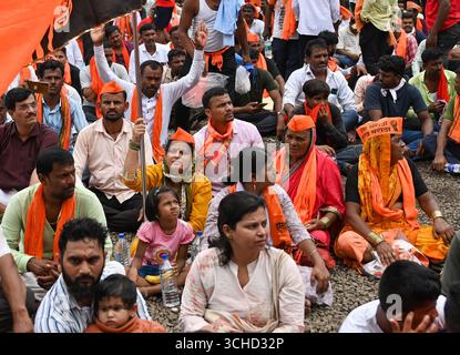 MUMBAI, INDIEN – 1. SEPTEMBER: Unterstützer und Mitglieder der Maratha-Gemeinschaft versammelten sich in Azad Maidan, um den Maratha-Quotenaktivisten Manoj Jarange Patil während seines Hungerstreiks zu unterstützen, um am 1. September 2025 in Mumbai, Indien, eine Maratha-Reservierung unter OBC-Quote zu fordern. (Foto: Raju Shinde/Hindustan Times/SIPA USA) Credit: SIPA USA/Alamy Live News Stockfoto