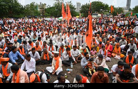 MUMBAI, INDIEN – 1. SEPTEMBER: Unterstützer und Mitglieder der Maratha-Gemeinschaft versammelten sich in Azad Maidan, um den Maratha-Quotenaktivisten Manoj Jarange Patil während seines Hungerstreiks zu unterstützen, um am 1. September 2025 in Mumbai, Indien, eine Maratha-Reservierung unter OBC-Quote zu fordern. (Foto: Raju Shinde/Hindustan Times/SIPA USA) Credit: SIPA USA/Alamy Live News Stockfoto
