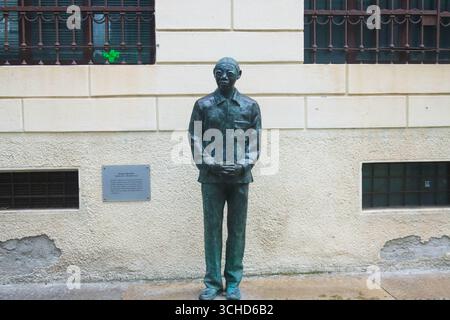 Mailand, Italien. September 2025. Mailand (Italien), 1. September 2025 - Statue/Nelson Mandela - Statue von Nelson Mandela in Mailand, vor dem Südafrikanischen Konsulat, am Montag, 1. September 2025 (Foto: Edson de Souza/Thenews2/ZUMAPRESS) (Credit Image: © Edson Teodoro de Souza/TheNEWS2 Via ZUMA Press Wire) NUR ZUR REDAKTIONELLEN VERWENDUNG! Nicht für kommerzielle ZWECKE! Stockfoto
