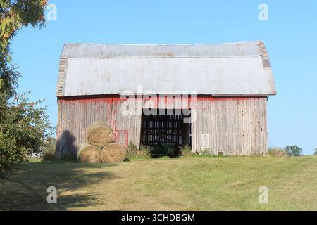 Eine alte Scheune in der Sonne Stockfoto