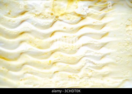 Eine Schachtel Eis mit Mangomarmelade Stockfoto
