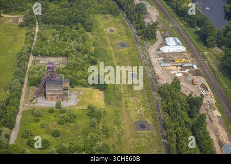 Luftansicht, Baustelle mit historischem Pithadenrahmen der Zeche Sterkrade, Baustelle Schwarze Heide, Oberhausen, Ruhrgebiet, Nordrhein-Westfalen Stockfoto