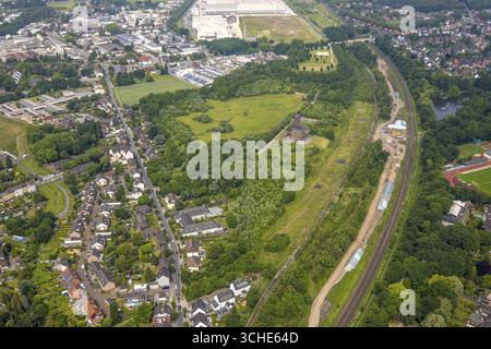 Luftansicht, Baustelle mit historischem Pithadenrahmen der Zeche Sterkrade, Baustelle Schwarze Heide, Oberhausen, Ruhrgebiet, Nordrhein-Westfalen Stockfoto
