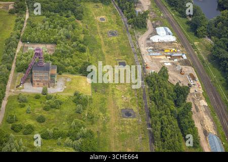 Luftansicht, Baustelle mit historischem Pithadenrahmen der Zeche Sterkrade, Baustelle Schwarze Heide, Oberhausen, Ruhrgebiet, Nordrhein-Westfalen Stockfoto