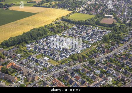 Luftaufnahme, Wohngebiet Everdings Hof, im hinteren zukünftigen Gebäudebereich südlich der Horsterstraße, Sporthalle und Sportfeld-Fußballstadion Stockfoto
