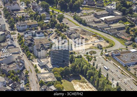Luftaufnahme, Abriss des ehemaligen Bahnhofsgebäudes an der Stellwerkstraße, Kreisverkehr, Rathaus Olpe, Olpe, Olpe, Sauerland, Nort Stockfoto