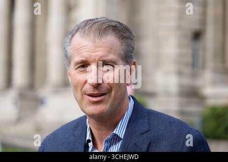 Hamburg, Deutschland. September 2025. Stephan Hensel, Ex-Ehemann und Vater von Block' Kindern, nimmt an der Gerichtsverhandlung wegen mutmaßlicher Kindesentführung am Amtsgericht Hamburg Teil. In einem Mantel-und-Dolch-Betrieb an Silvester 2023 wurden zwei Kinder des Gastronomie-Unternehmers C. Block von Dänemark nach Deutschland gebracht. Der Prozess wegen der mutmaßlichen Entführung findet vor dem Amtsgericht Hamburg statt, unter anderem gegen Block. Quelle: Georg Wendt/dpa/Alamy Live News Stockfoto