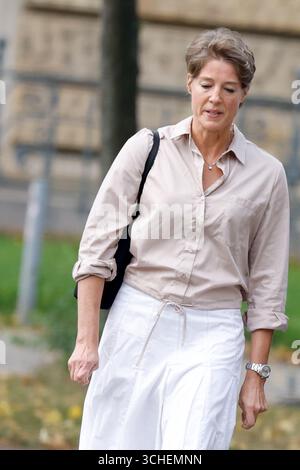 Hamburg, Deutschland. September 2025. Christina Block, deutsche Gastronomin und Unternehmerin, wird wegen mutmaßlicher Kindesentführung vor dem Amtsgericht Hamburg vor Gericht gestellt. In einem Mantel-und-Dolch-Betrieb an Silvester 2023 wurden zwei Kinder des Gastronomie-Unternehmers C. Block von Dänemark nach Deutschland gebracht. Der Prozess wegen der mutmaßlichen Entführung findet vor dem Amtsgericht Hamburg statt, unter anderem gegen Block. Quelle: Georg Wendt/dpa/Alamy Live News Stockfoto