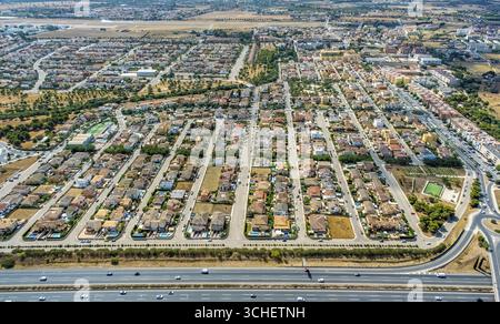 Luftaufnahme, Wohnkomplex sa Cabana, Autobahn Autopista Ma-13, Palma, Mallorca, Balearen, Spanien Stockfoto