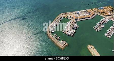 Luftaufnahme, Hafen von Alcudia, Yachthafen, Segelboote, Port d'Alcudia, türkisblaues Wasser, Alcudia, Pla de na Tesa, Cabaneta (Sa), Mallorca, Balear Stockfoto