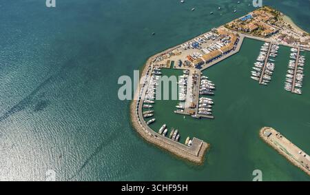 Luftaufnahme, Hafen von Alcudia, Yachthafen, Segelboote, Port d'Alcudia, türkisblaues Wasser, Alcudia, Pla de na Tesa, Cabaneta (Sa), Mallorca, Balear Stockfoto