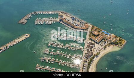 Luftaufnahme, Hafen von Alcudia, Yachthafen, Segelboote, Port d'Alcudia, türkisblaues Wasser, Alcudia, Pla de na Tesa, Cabaneta (Sa), Mallorca, Balear Stockfoto