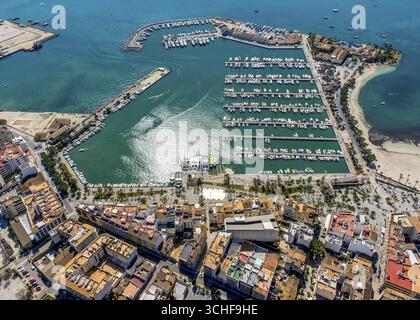 Luftaufnahme, Hafen von Alcudia, Yachthafen, Segelboote, Port d'Alcudia, türkisblaues Wasser, Alcudia, Pla de na Tesa, Cabaneta (Sa), Mallorca, Balear Stockfoto