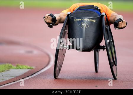 AMSTERDAM - Athlet Lito Anker während des offenen Trainings im Olympiastadion im Vorfeld der Para-Leichtathletik-Weltmeisterschaften in Neu-Delhi. ANP-SCHLEIFMASCHINE KONING Stockfoto