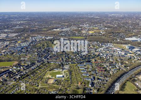 Blick aus der Vogelperspektive, Urban Green Bochum-Riemke Park, umgeben vom KGV Kleingartenverband Riemke, Ortskern Riemke, Bochum, Ruhrgebiet, NOR Stockfoto