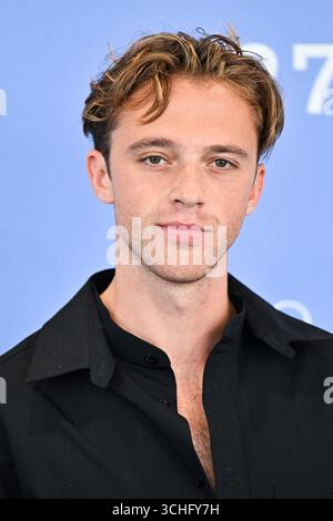 Venedig, Italien. September 2025. Benjamin Voisin nahm am 2. September 2025 am L’Etranger Photocall im Rahmen des 82. Internationalen Filmfestivals von Venedig im Lido in Venedig teil. Foto: Aurore Marechal/ABACAPRESS.COM Credit: Abaca Press/Alamy Live News Stockfoto