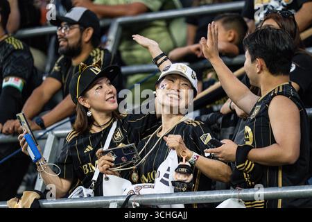 LAFC-Fans bei einem MLS-Spiel gegen San Diego FC am Sonntag, den 31. August 2025, im BMO Stadium in Los Angeles, CA. San Diego FC besiegten LAFC mit 2:1. (Jon Endow/Bild des Sports) Stockfoto