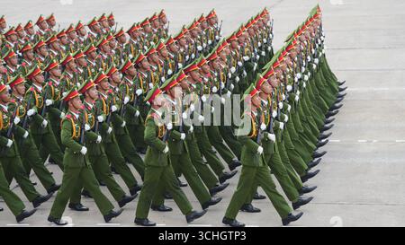 Hanoi, Vietnam. September 2025. (250902) -- HANOI, 2. September 2025 (Xinhua) -- vietnamesische Soldaten nehmen an einer Militärparade zum 80. Jahrestag der Augustrevolution und des Nationalfeiertags auf dem Ba Dinh-Platz in Hanoi, Vietnam, 2. September 2025 teil. Vietnam begangen am Dienstag den 80. Jahrestag der Augustrevolution und Nationalfeiertag mit einer großen Militärparade auf dem Ba Dinh Platz in der Hauptstadt Hanoi, berichtete die Vietnam News Agency. Quelle: Xinhua/Alamy Live News Stockfoto
