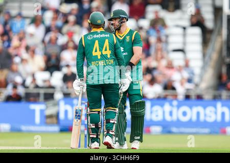 Headingley Cricket Ground, Leeds am Dienstag, den 2. September 2025. Der südafrikanische Ryan Rickleton & Aiden Markram stand am Dienstag, den 2. September 2025, im Headingley Cricket Ground, Leeds, während des One Day Series-Spiels der Metro Bank zwischen England und Südafrika. (Foto: Stuart Leggett | MI News) Credit: MI News & Sport /Alamy Live News Stockfoto