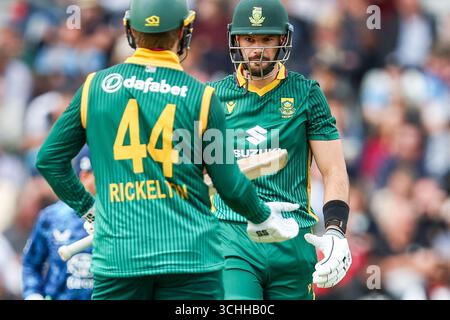 Headingley Cricket Ground, Leeds am Dienstag, den 2. September 2025. Der südafrikanische Aiden Markram sieht entschlossen und zufrieden aus, als er das halbe Jahrhundert beim One Day Series-Spiel der Metro Bank zwischen England und Südafrika im Headingley Cricket Ground, Leeds, am Dienstag, den 2. September 2025, erreicht. (Foto: Stuart Leggett | MI News) Credit: MI News & Sport /Alamy Live News Stockfoto