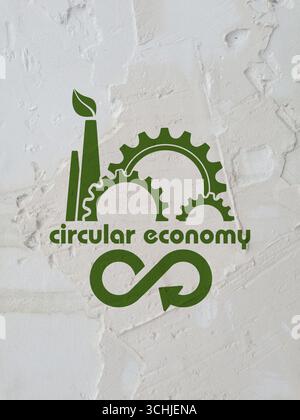 Symbole für die Kreislaufwirtschaft auf weißem Hintergrund Stockfoto