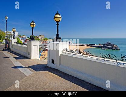 UK, Kent, Thanet, Broadstairs Seafront, Beach at Viking Bay. Stockfoto