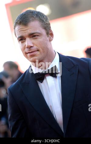 Venezia, Italien. September 2025. Der US-amerikanische Schauspieler Gabriel Basso besucht den roten Teppich „A House of Dynamite“ während des 82. Internationalen Filmfestivals von Venedig am Dienstag, den 2. September 2025. Foto: Rocco Spaziani/UPI Credit: UPI/Alamy Live News Stockfoto
