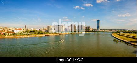 Panoramablick auf die Save und Belgrader Küste - neues Wohn- und Geschäftsviertel in Belgrad, Serbien Stockfoto