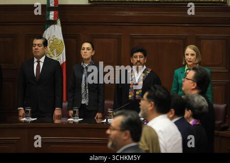 Nicht exklusiv: (L-R) Kongressabgeordneter Sergio Gutierrez von der Partei Movimiento de Regeneracion Nacional (Morena), mexikanische Präsidentin Claudia Sheinbaum Pa Stockfoto