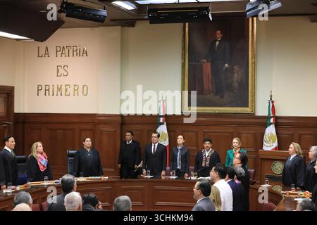 Nicht exklusiv: (L-R) Kongressabgeordneter Sergio Gutierrez von der Partei Movimiento de Regeneracion Nacional (Morena), mexikanische Präsidentin Claudia Sheinbaum Pa Stockfoto