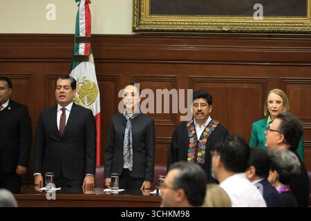 Nicht exklusiv: (L-R) Kongressabgeordneter Sergio Gutierrez von der Partei Movimiento de Regeneracion Nacional (Morena), mexikanische Präsidentin Claudia Sheinbaum Pa Stockfoto