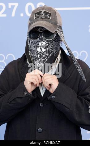 Venedig, Italien. September 2025. Stillz posiert beim Fotoaufruf von „Barrio Triste“ während des 82. Internationalen Filmfestivals von Venedig im Palazzo del Casino am Lido in Venedig, Italien, am 2. September 2025. Quelle: dpa/Alamy Live News Stockfoto