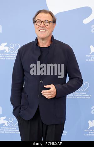Venedig, Italien. September 2025. Sebastian Koch posiert beim Fotoaufruf von „Etty“ während des 82. Internationalen Filmfestivals von Venedig im Palazzo del Casino am Lido in Venedig, Italien, am 2. September 2025. Quelle: dpa/Alamy Live News Stockfoto