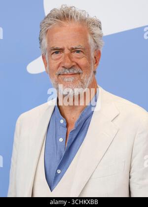 Venedig, Italien. September 2025. Leopold White posiert beim Fotoaufruf von „Etty“ während des 82. Internationalen Filmfestivals von Venedig im Palazzo del Casino am Lido in Venedig, Italien, am 2. September 2025. Quelle: dpa/Alamy Live News Stockfoto