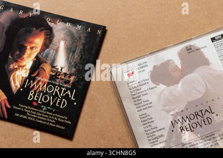„Immortal Beloved“ Original Motion Picture Soundtrack CD-Cover mit Booklet und Schmuckhülle auf hellem, leerem Hintergrund Stockfoto