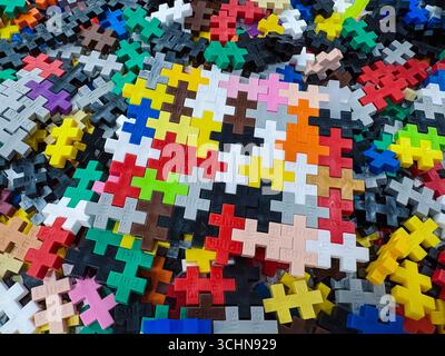 Aveiro, Portugal, 20. August 2025: Lernen durch Störung: Ein Puzzle der Möglichkeiten und des Spiels Stockfoto