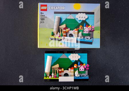LEGO-Box-Konstrukteur mit allen Sehenswürdigkeiten Italiens in Miniatur. Italien, Mailand - 17. Juli 2025 Stockfoto