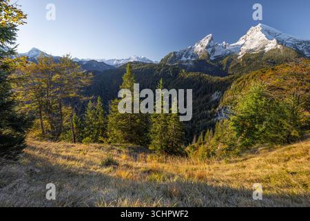 Morgenblick nach einer kalten Nacht vom Grünstein zum Watzmann, Bayern, Deutschland. Stockfoto