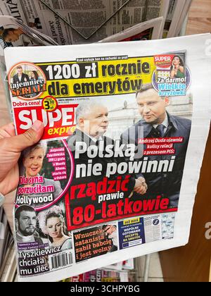 Rzeszow, Polen - 22. August 2025: Eine polnische Zeitung mit Schlagzeilen und Artikeln über aktuelle Ereignisse und Zahlen. Stockfoto