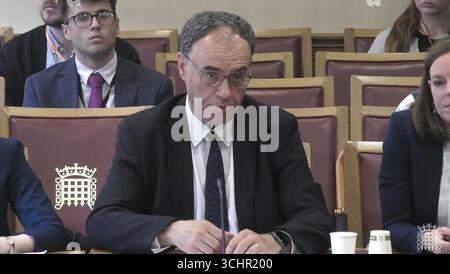 Screenshot von Andrew Bailey, Gouverneur der Bank of England, der vor dem Treasury Select Committee erscheint, für eine Anhörung zu den Monetary Policy Reports der Bank of England im House of Commons, London. Bilddatum: Mittwoch, 3. September 2025. Stockfoto